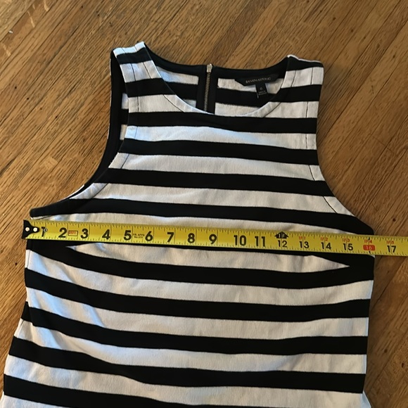 BANANA REPUBLIC Black and White Stripe Sleeveless Top - Picture 3 of 8